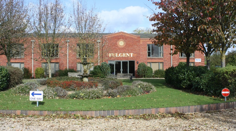 Haddonsacre Business Centre portefeuille de 3 biens à vendre sur LoopNet.fr - Photo principale – Image 2 sur 3