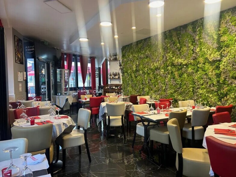 Local commercial dans Suresnes à vendre - Photo de l’immeuble – Image 2 sur 7