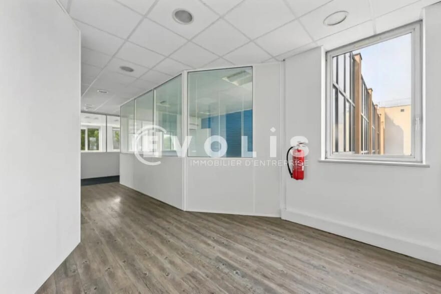 Bureau dans Neuilly-Plaisance à louer - Photo de l’immeuble – Image 3 sur 14