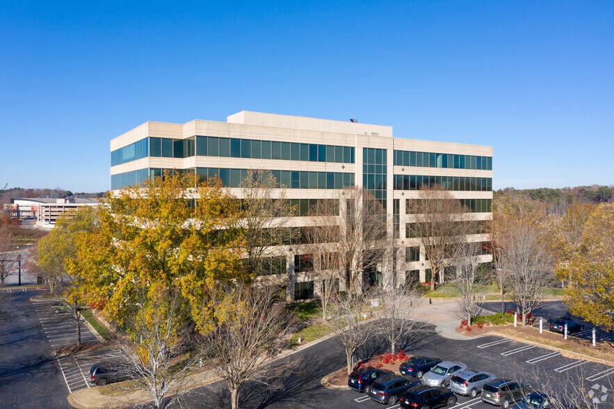 2055 Sugarloaf Cir, Duluth, GA à louer - Photo de l’immeuble – Image 1 sur 8