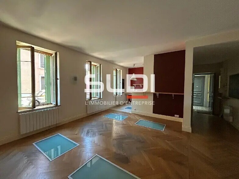 Bureau dans Villefranche-sur-Saône à louer - Photo de l’immeuble – Image 1 sur 8