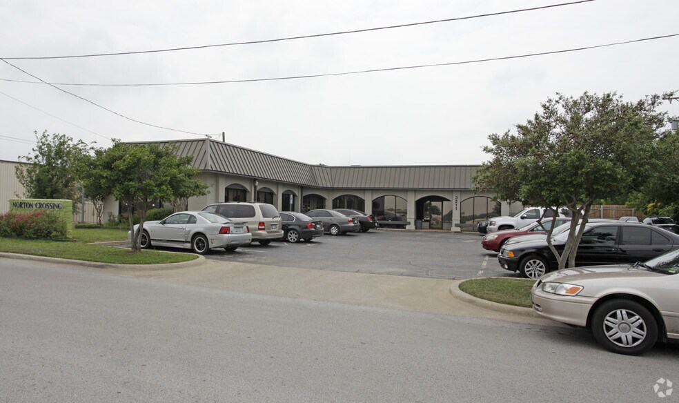 3211 Norton Dr, Richland Hills, TX à louer - Photo principale – Image 1 sur 11