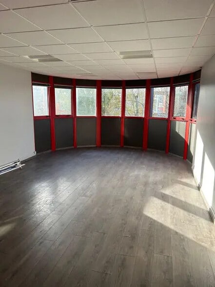 Bureau dans Mont-Saint-Aignan à louer - Photo intérieure – Image 3 sur 5