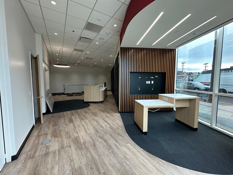 5200 Lankershim Blvd, North Hollywood, CA à louer - Photo intérieure – Image 2 sur 28