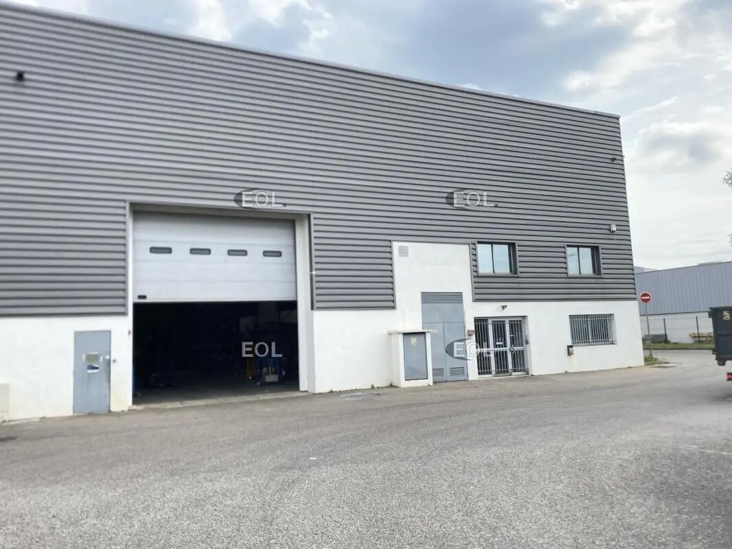 Industriel/Logistique dans Chassieu à louer Photo de l’immeuble– Image 1 sur 16