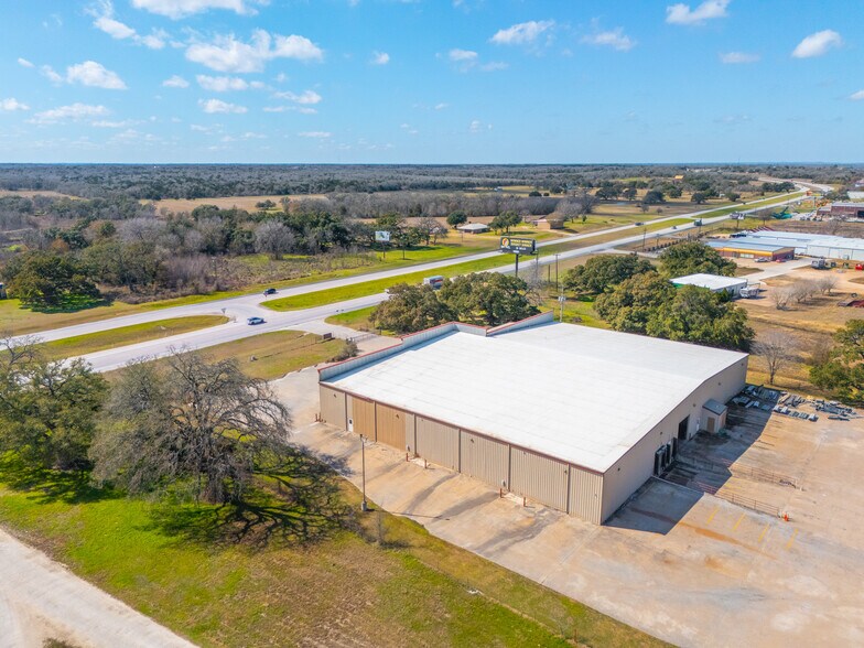 5230 W State Highway 71, La Grange, TX à louer - Photo de l’immeuble – Image 2 sur 15