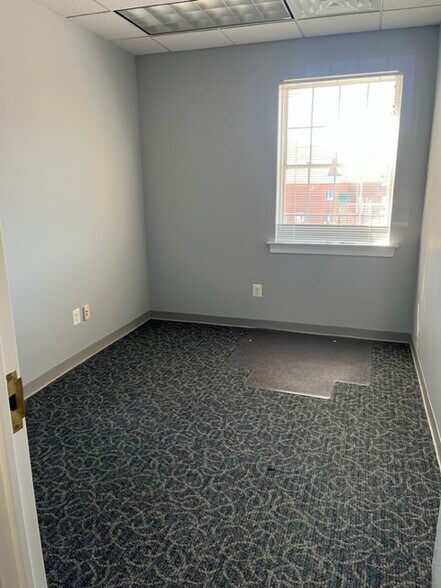 101 Charles St, La Plata, MD à louer - Photo intérieure – Image 3 sur 19