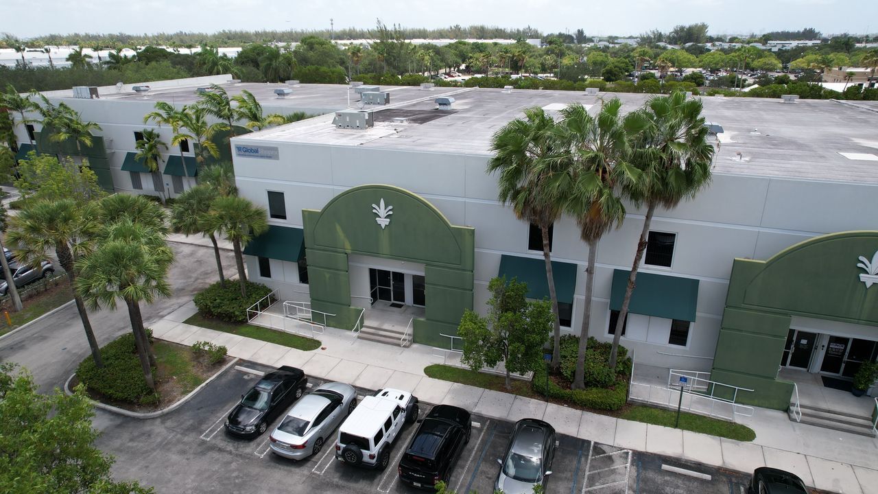 9990 NW 14th St, Miami, FL à vendre Photo de l’immeuble– Image 1 sur 23
