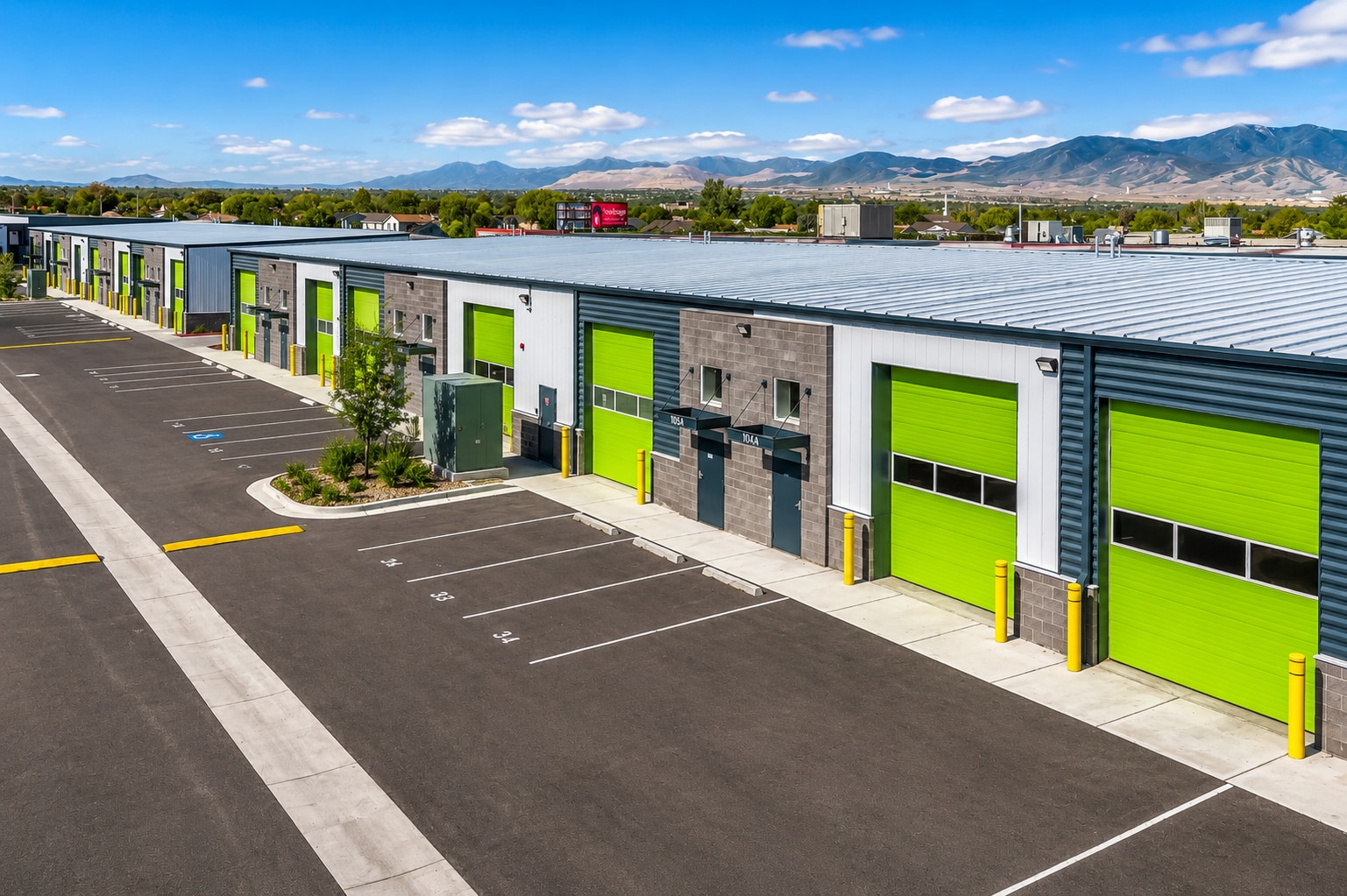 3747 W Parkway Blvd, West Valley City, UT à louer Photo de l’immeuble– Image 1 sur 10