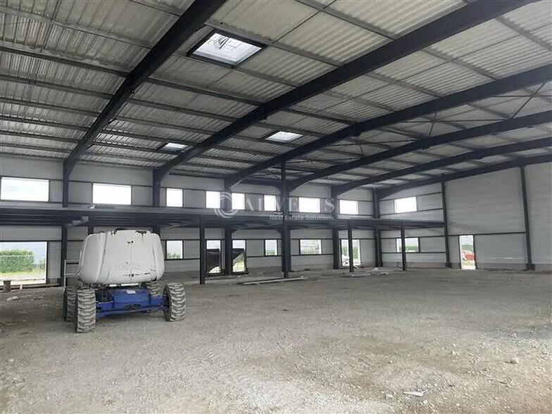 Local d’activités dans Saint-Pierre-des-Corps à louer - Photo de la construction – Image 2 sur 7