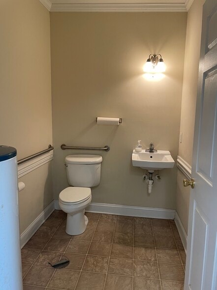 1601 W Vernon Ave, Kinston, NC à louer - Photo intérieure – Image 3 sur 9