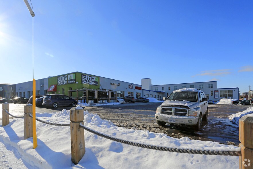 50 Ottawa St S, Kitchener, ON à louer - Photo de l’immeuble – Image 2 sur 7