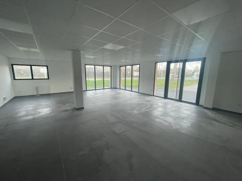 Local commercial dans Saint-Marcel à louer - Photo intérieure – Image 2 sur 8