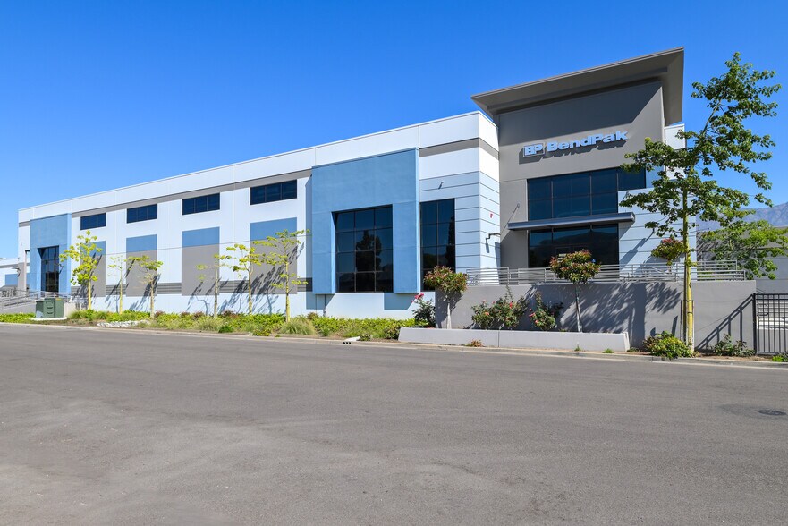 1755 E Lemonwood Dr, Santa Paula, CA à vendre - Photo de l’immeuble – Image 2 sur 14