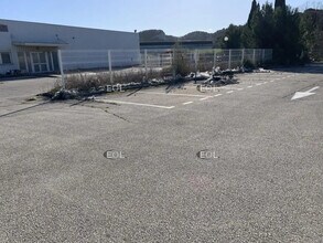 Local d’activités dans Bouc-Bel-Air à louer Photo de l’immeuble– Image 1 sur 5