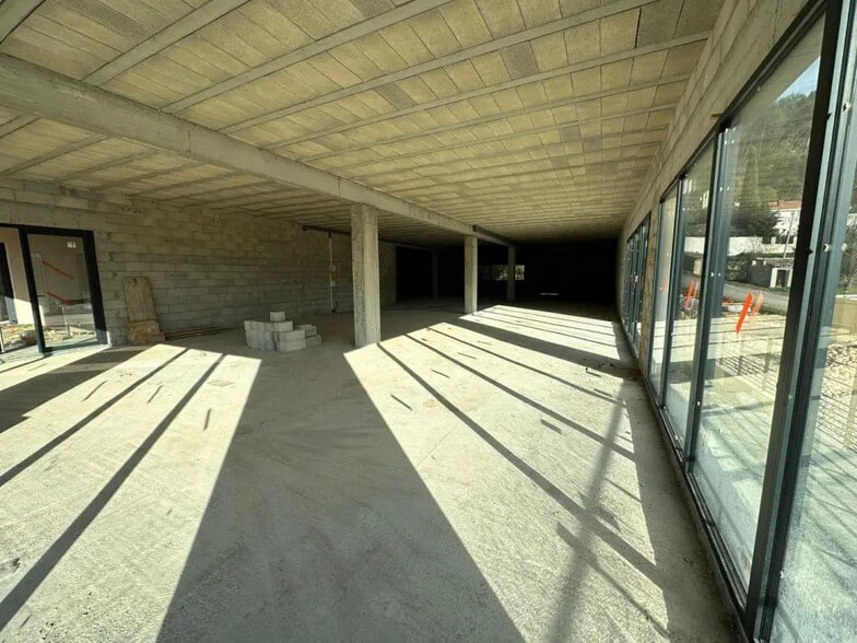 Local d'activités dans Trans-en-Provence à vendre - Photo de l’immeuble – Image 3 sur 4