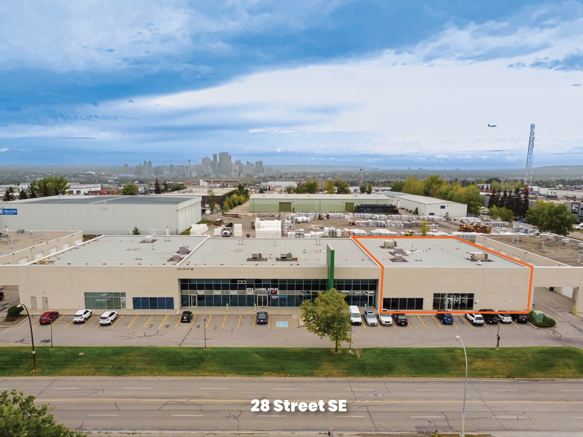 333 28th St NE, Calgary, AB T2A 2L3 - Lot 10 - - Photo intérieure - Image 1 of 14