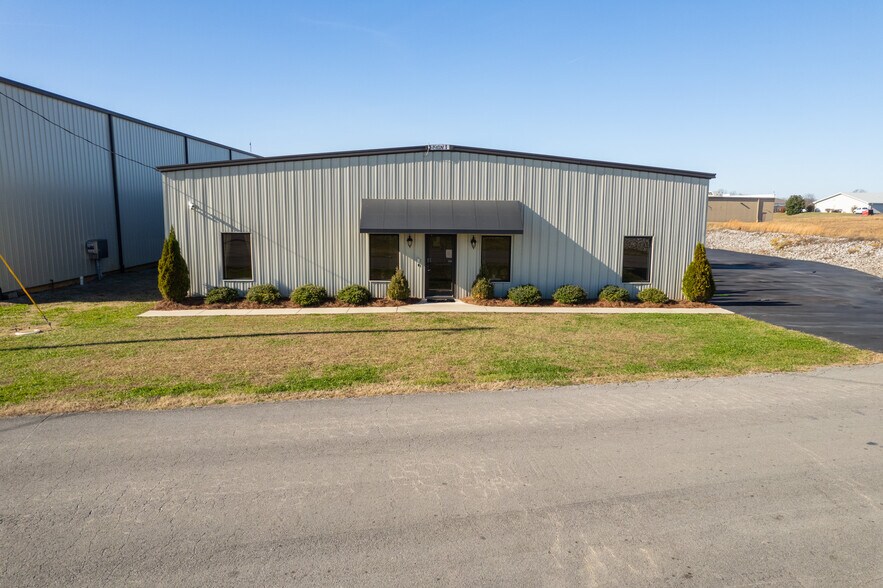 252 Commerce Dr, Tompkinsville, KY à vendre - Photo de l’immeuble – Image 3 sur 25