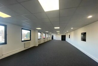 Bureau dans Lisses à louer Photo intérieure– Image 1 sur 2