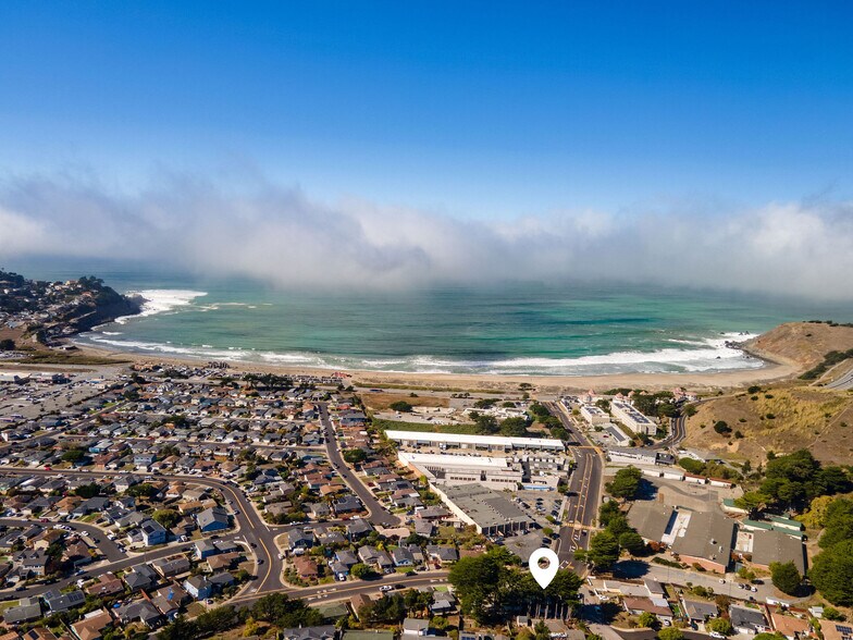 667-669 Crespi Dr, Pacifica, CA à vendre - Photo principale – Image 1 sur 62