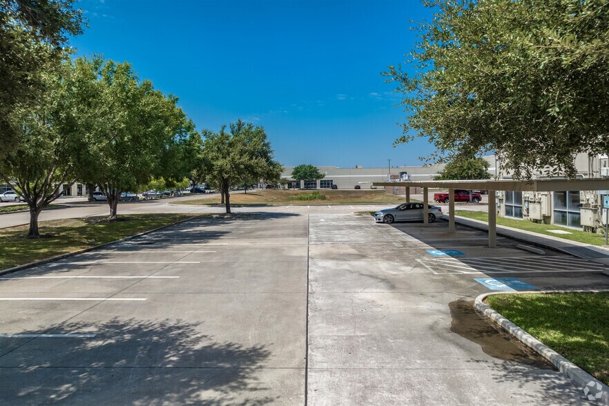 10110 W Sam Houston Pky S, Houston, TX à louer - Photo de l’immeuble – Image 2 sur 3