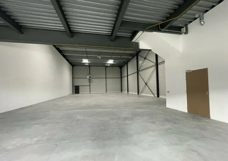 Local d’activités dans Corbeil-Essonnes à louer - Photo intérieure – Image 1 sur 9
