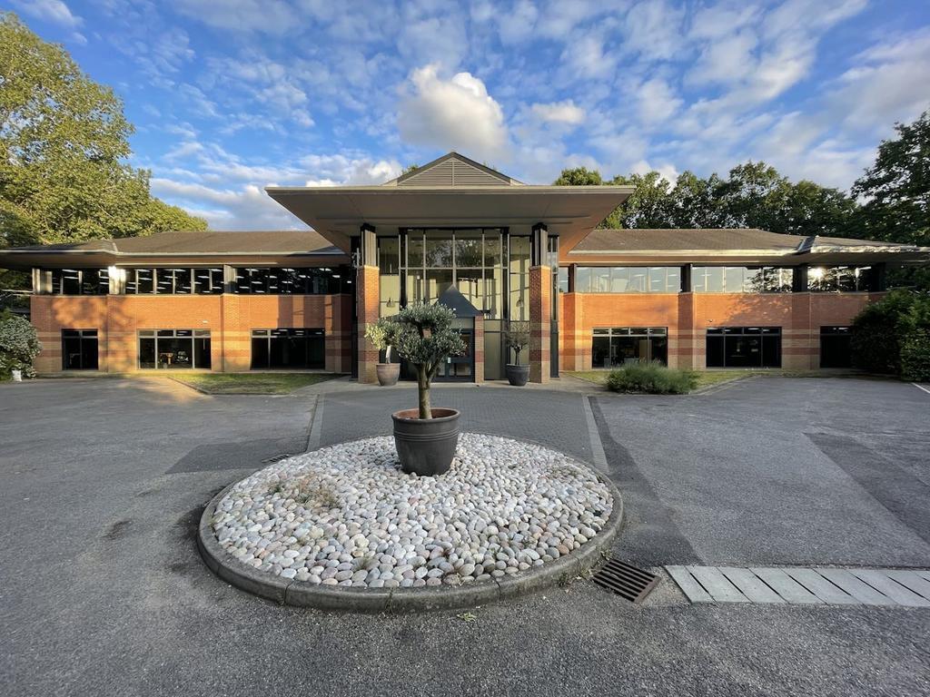 Milton Rd, Uxbridge à louer Photo de l’immeuble– Image 1 sur 15