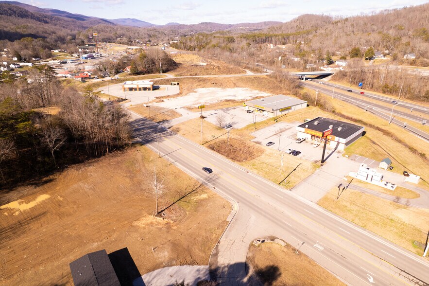 409 Norris Freeway, Rocky Top, TN à louer - Photo de l’immeuble – Image 3 sur 4