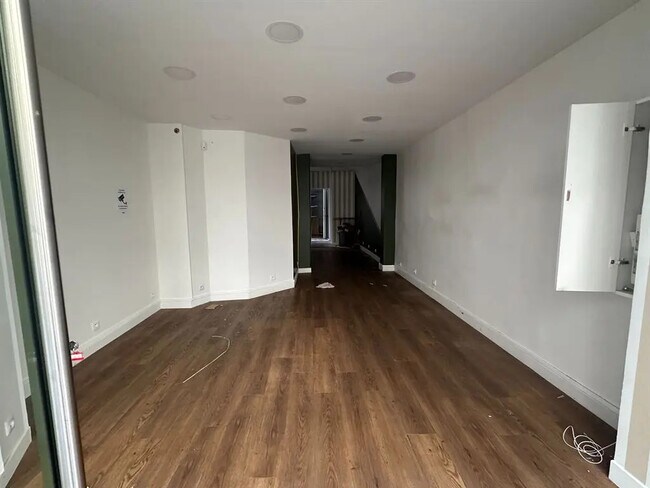 Plus de détails pour Local commercial à louer