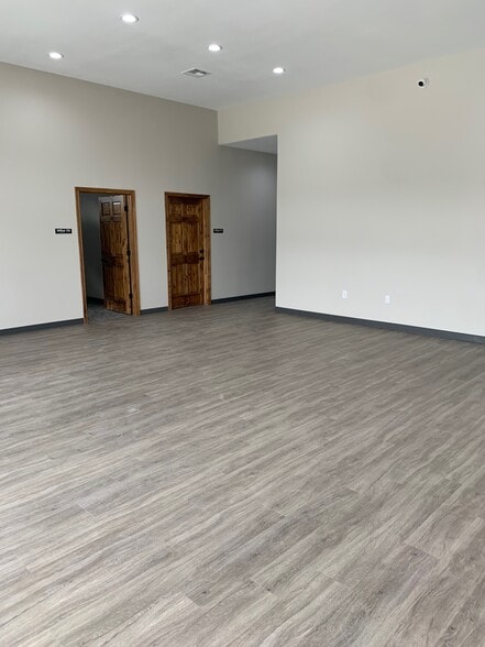 10365 Eastex Fwy, Beaumont, TX à louer - Hall d’entrée – Image 2 sur 3