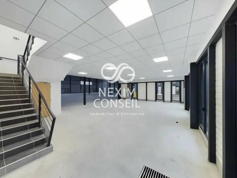 51 Rue Du Commandant Rolland, Le Bourget à louer - Photo de l’immeuble – Image 2 sur 6