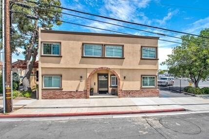 137 S Prospect Ave, Tustin, CA à louer - Photo principale – Image 1 sur 18