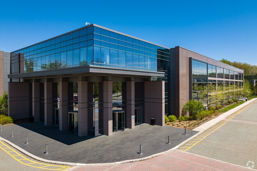 14 Sylvan Way, Parsippany, NJ à louer - Photo de l’immeuble – Image 1 sur 7