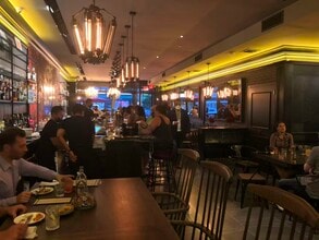 42-07 Bell Blvd, Bayside, NY à louer Photo intérieure– Image 1 sur 20