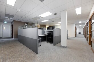 9816 Hardin St, Fort McMurray, AB à louer Photo intérieure– Image 2 sur 25