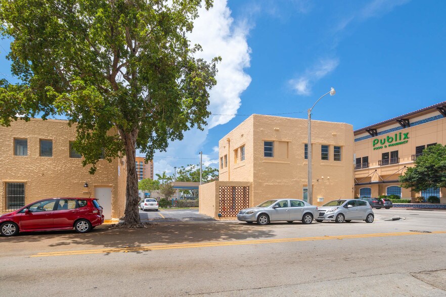 3707 SW 1st St, Coral Gables, FL à vendre - Photo de l’immeuble – Image 1 sur 68