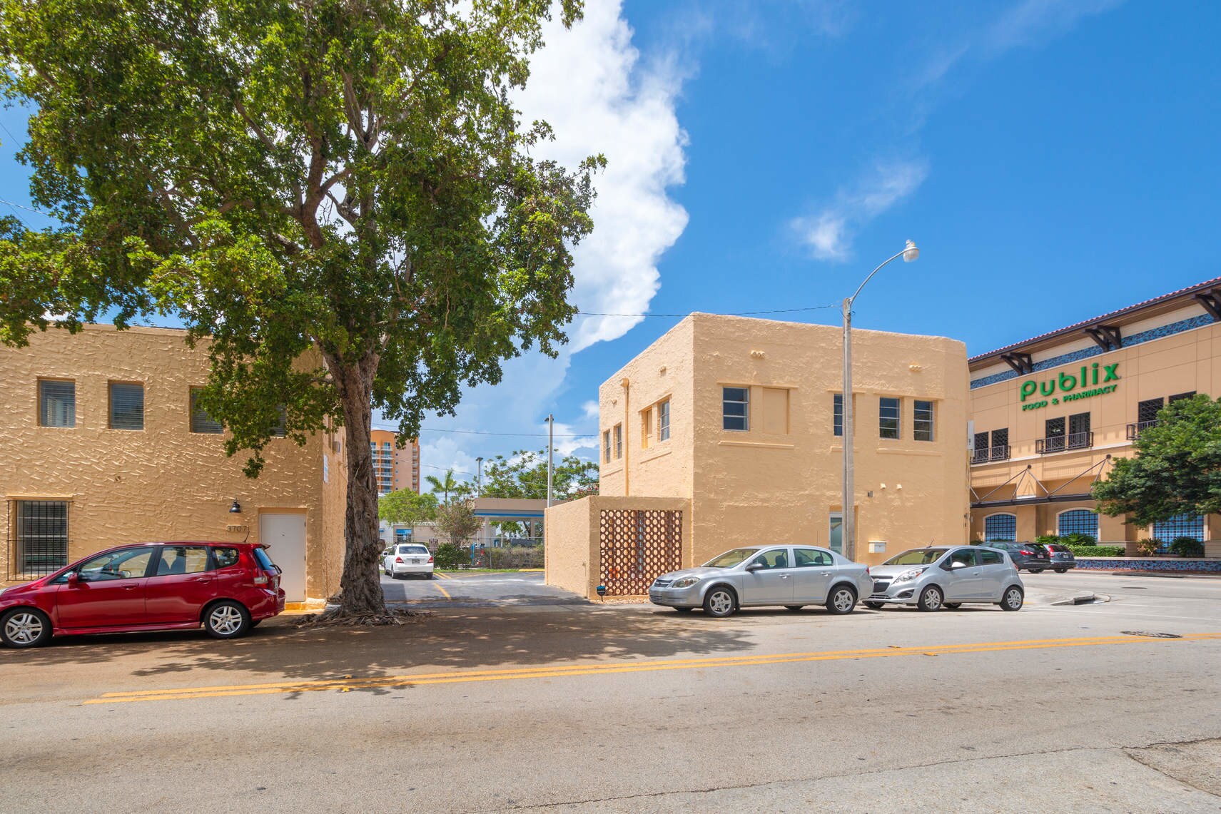 3707 SW 1st St, Coral Gables, FL à vendre Photo de l’immeuble– Image 1 sur 69