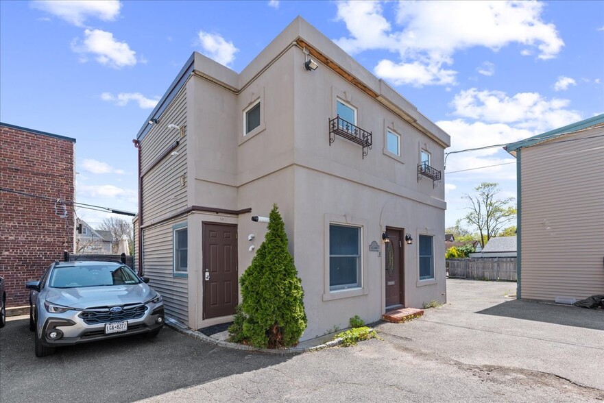 70 Carman Ave, Cedarhurst, NY à vendre - Photo de l’immeuble – Image 2 sur 20