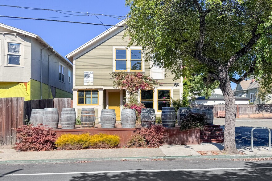 5874 Doyle St, Emeryville, CA à vendre - Photo de l’immeuble – Image 3 sur 30