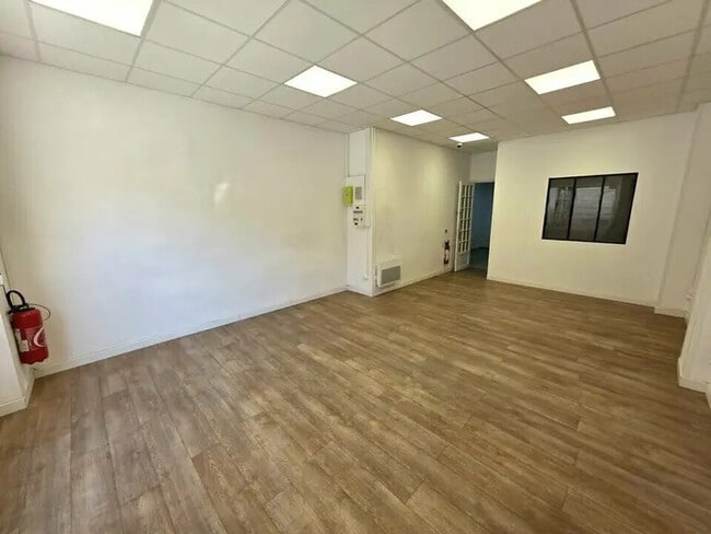 Plus de détails pour Local commercial à vendre