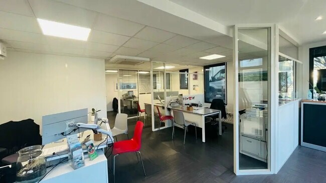 Plus de détails pour Local commercial à vendre