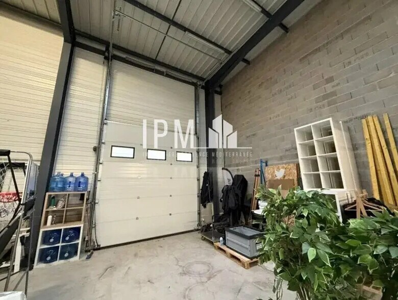 Local d’activités dans Aubagne à louer - Photo de l’immeuble – Image 2 sur 5