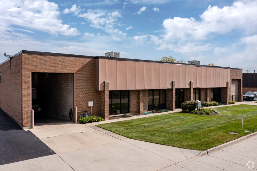 961 N Du Page Ave, Lombard, IL à louer - Photo principale – Image 3 sur 6