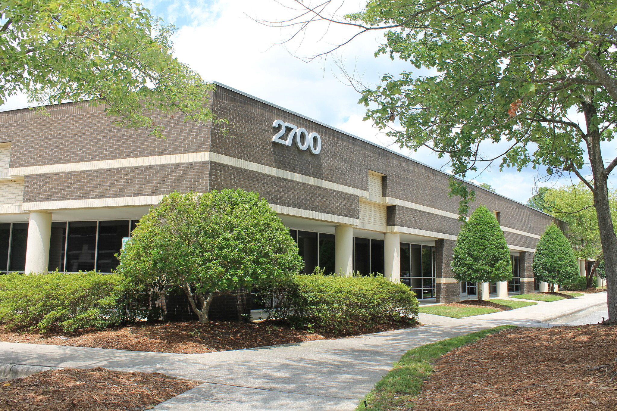 2700 Gateway Centre Blvd, Morrisville, NC à louer Photo de l’immeuble– Image 1 sur 5