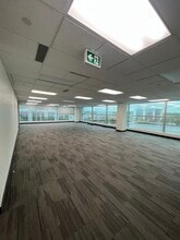 5500 N Service Rd, Burlington, ON à louer Photo intérieure– Image 2 sur 7