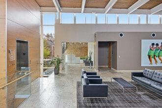 550 W Merrill St, Birmingham, MI à louer Hall d’entrée– Image 2 sur 14