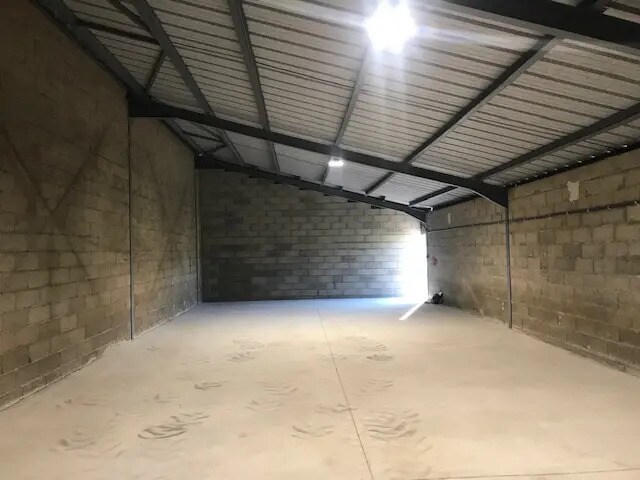 Industriel/Logistique dans Eyguières à louer - Photo de l’immeuble – Image 2 sur 3