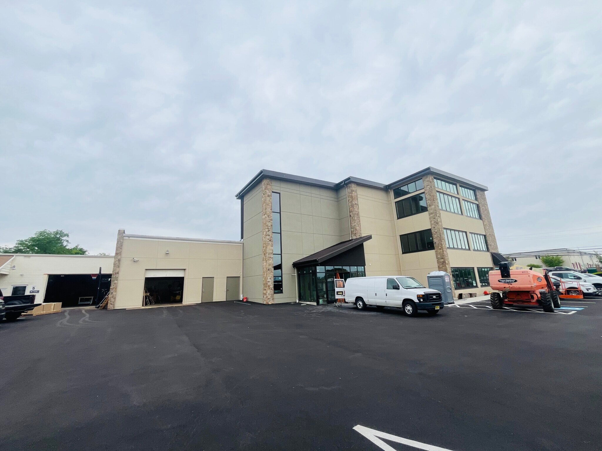 1101 Sussex Blvd, Broomall, PA à louer Photo principale– Image 1 sur 7