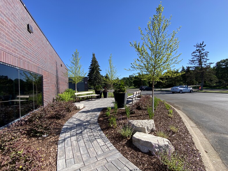 445 Etna St, Saint Paul, MN à louer - Photo de l’immeuble – Image 2 sur 26