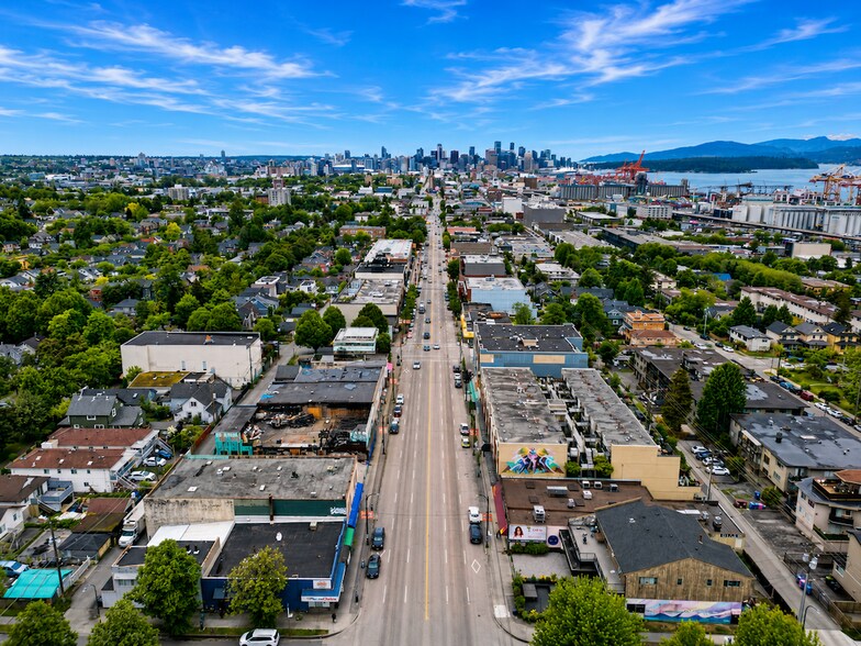 2270 Hastings St E, Vancouver, BC à vendre - Photo de l’immeuble – Image 3 sur 4